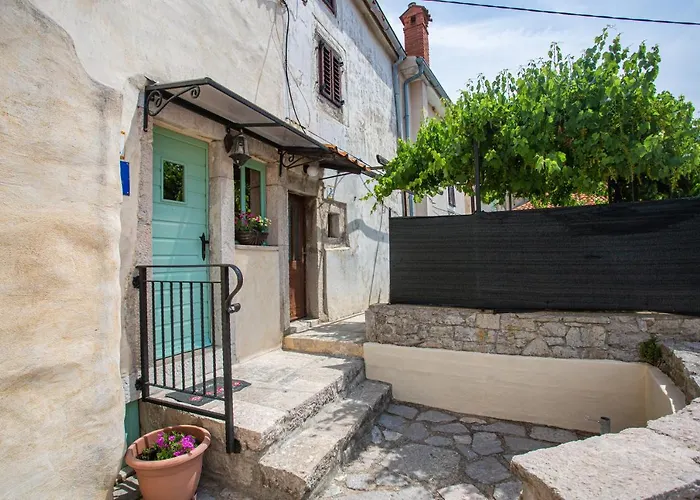 Parona Holiday Home